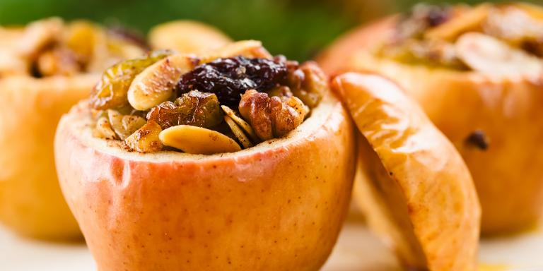 manzana asada con frutos secos