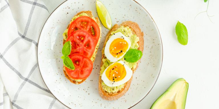 desayuno con tostadas